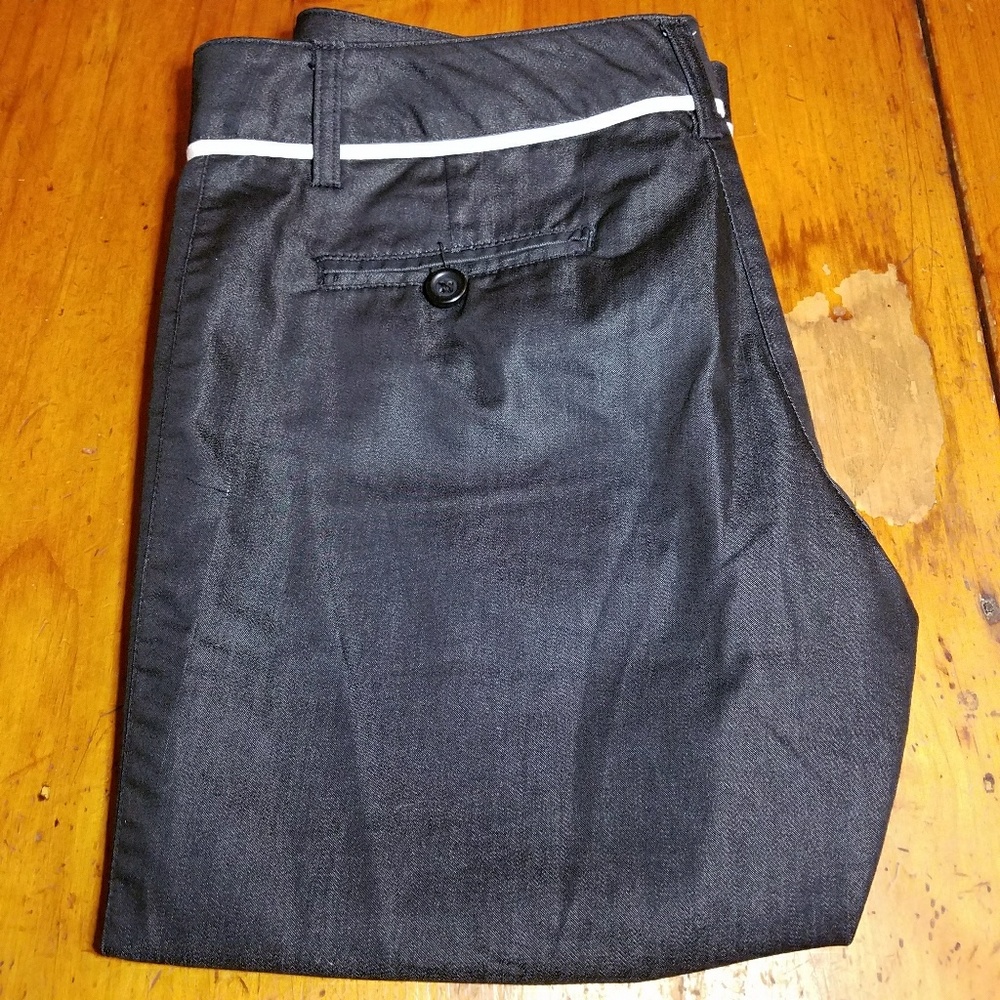 ⬇️ CLEARANCE ⬇️ Black Capris